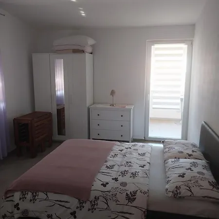 Gostinjska kuća Apartments Residence By Tourist 3*